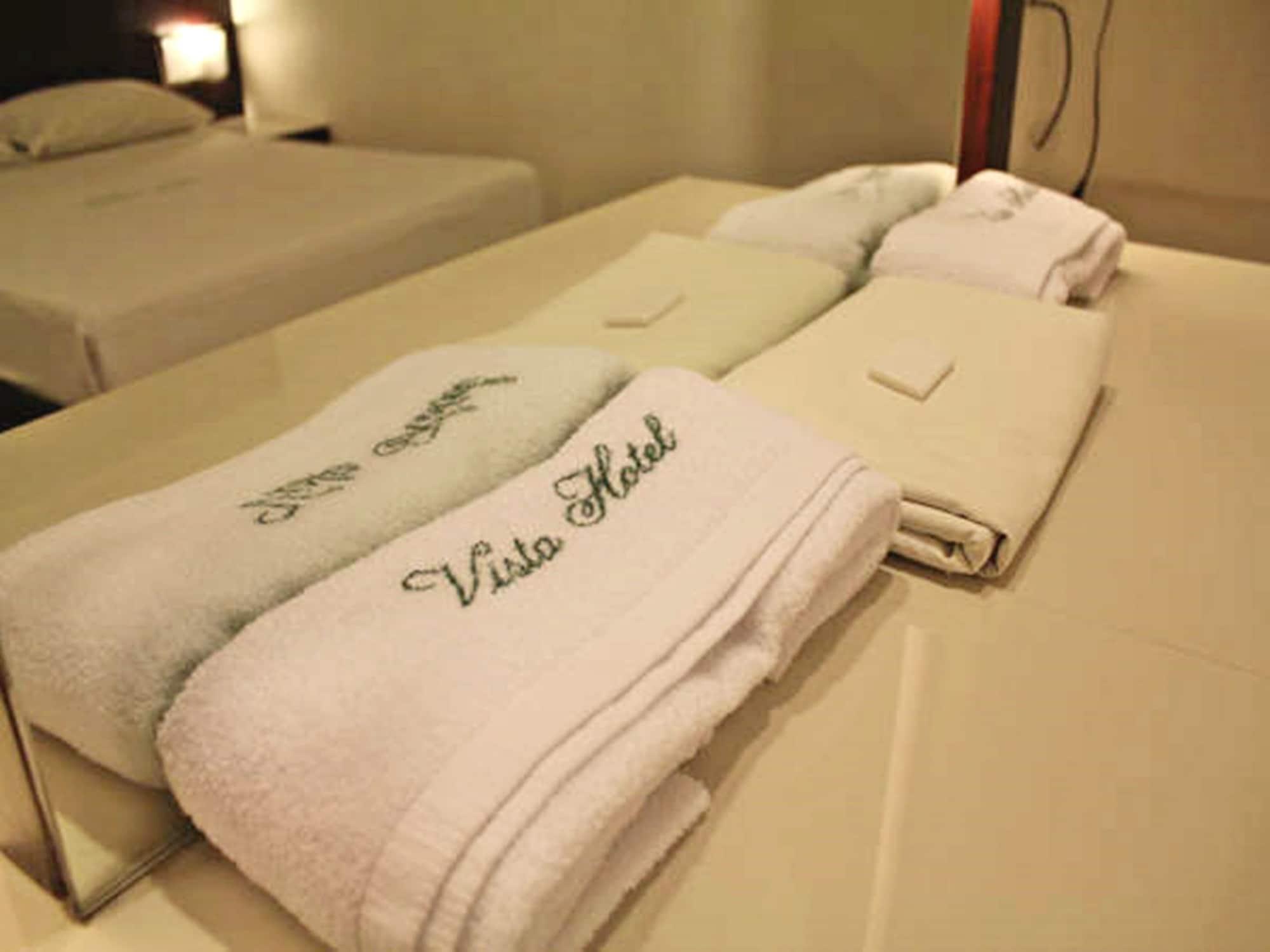 Vista Hotel Cubao Quezon City Bagian luar foto