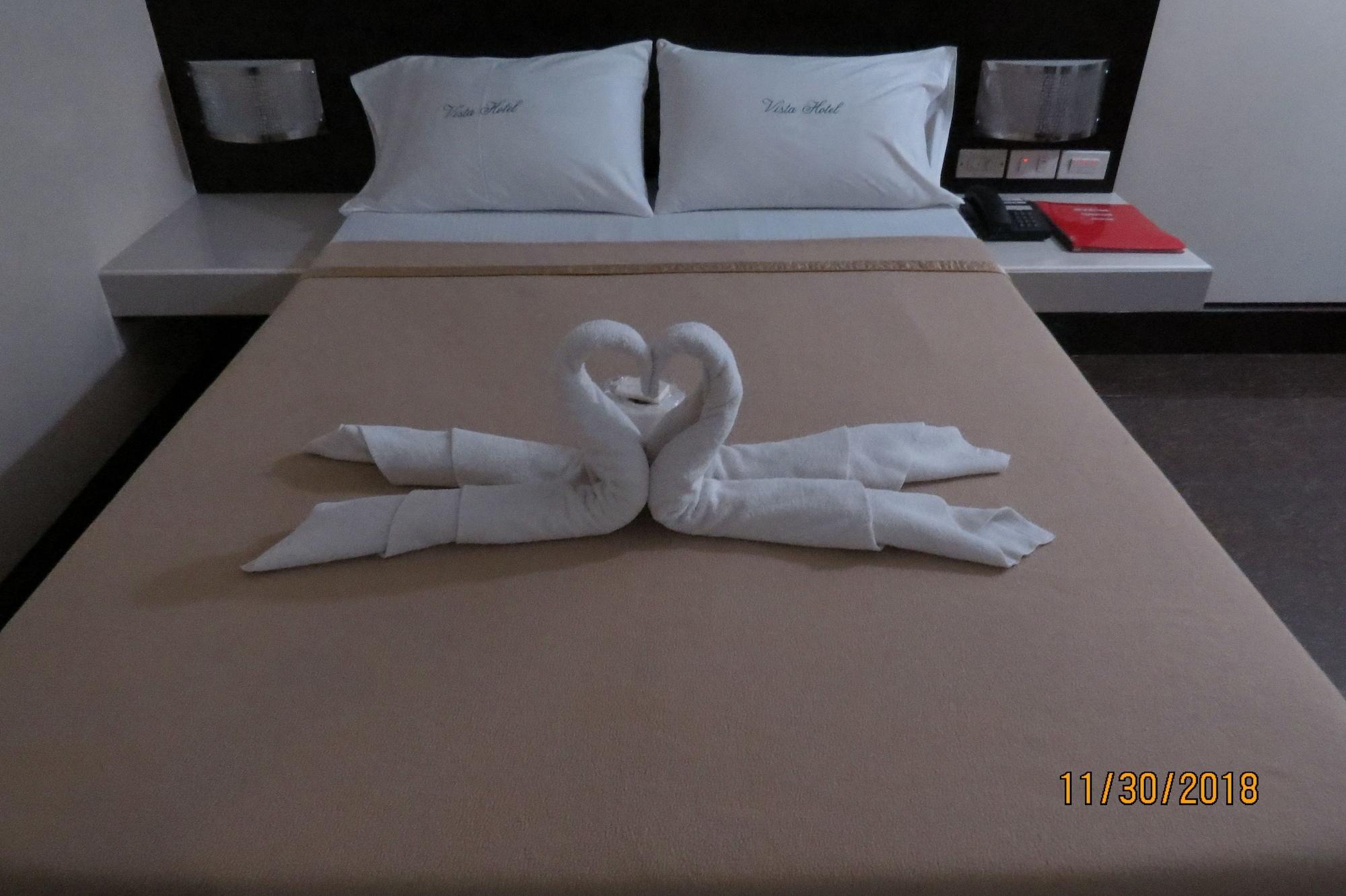 Vista Hotel Cubao Quezon City Bagian luar foto