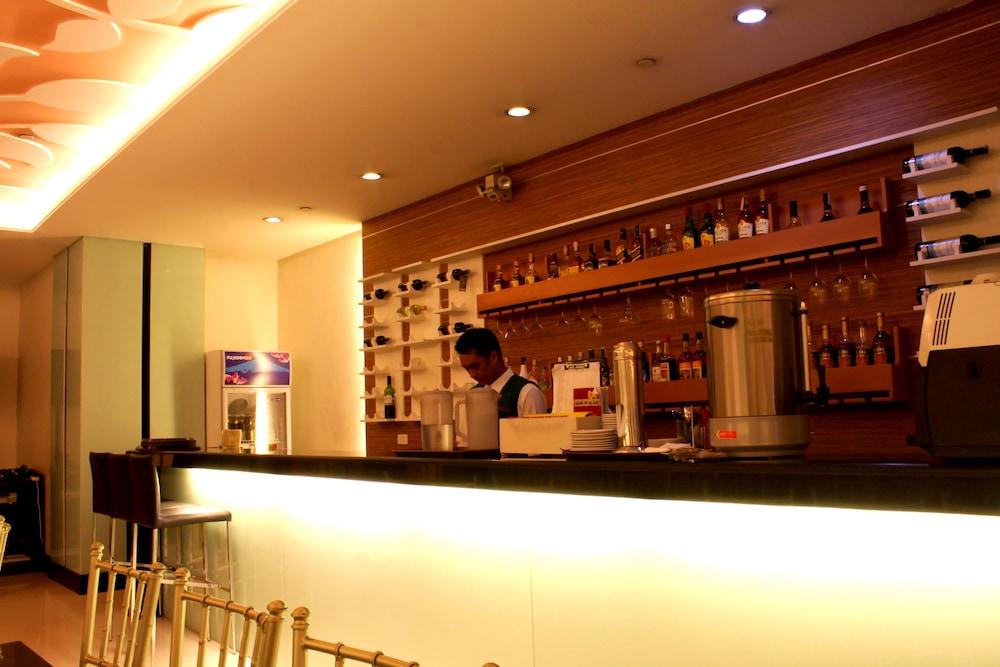 Vista Hotel Cubao Quezon City Bagian luar foto