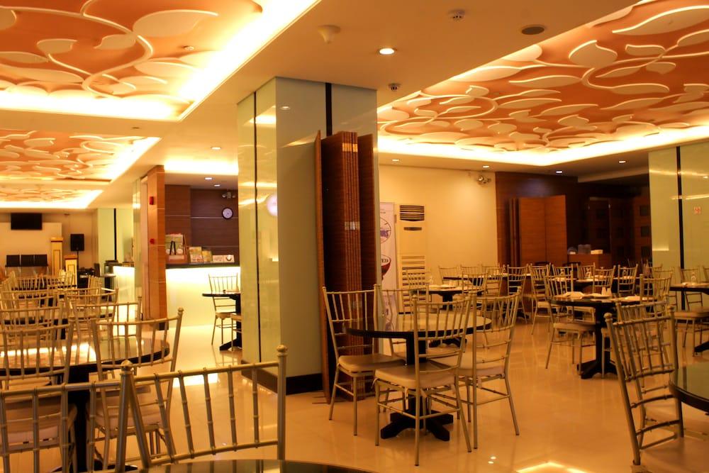 Vista Hotel Cubao Quezon City Bagian luar foto