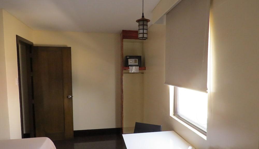 Vista Hotel Cubao Quezon City Bagian luar foto
