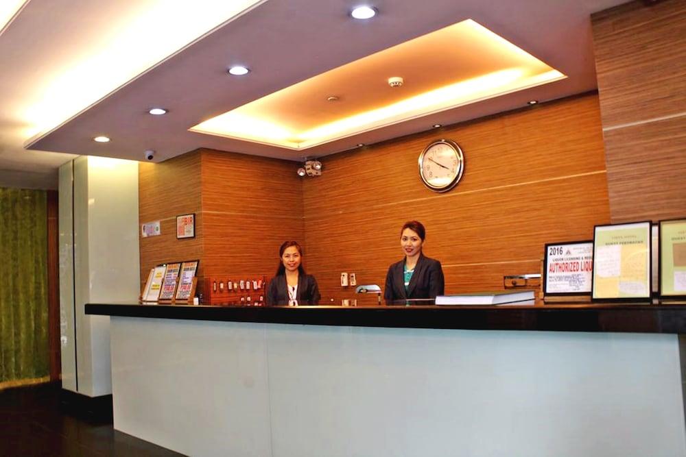 Vista Hotel Cubao Quezon City Bagian luar foto