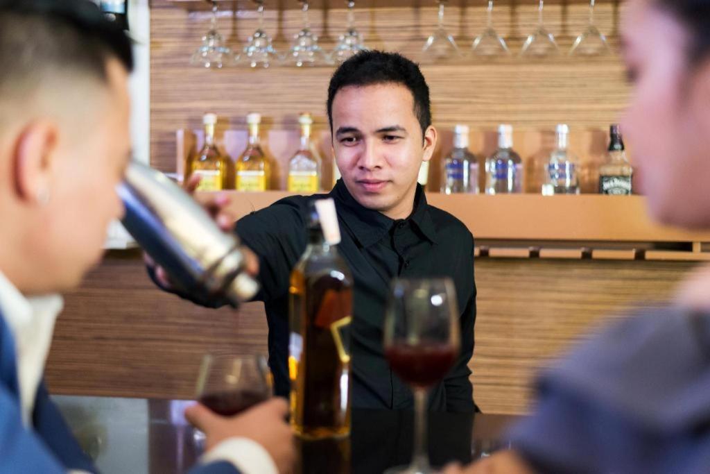 Vista Hotel Cubao Quezon City Bagian luar foto