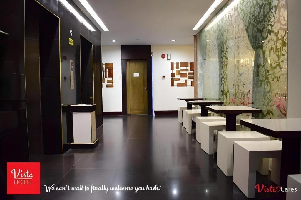 Vista Hotel Cubao Quezon City Bagian luar foto