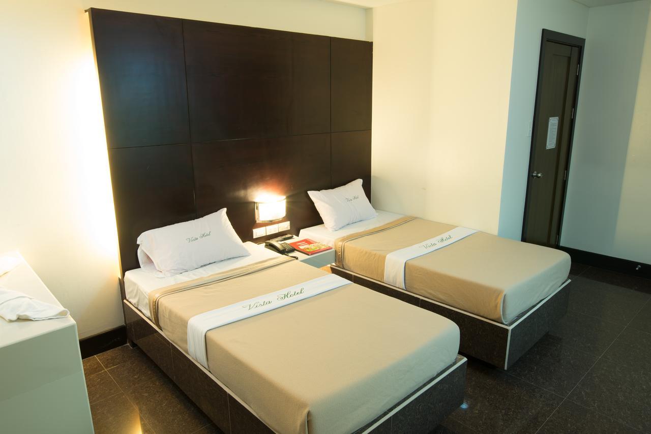 Vista Hotel Cubao Quezon City Bagian luar foto