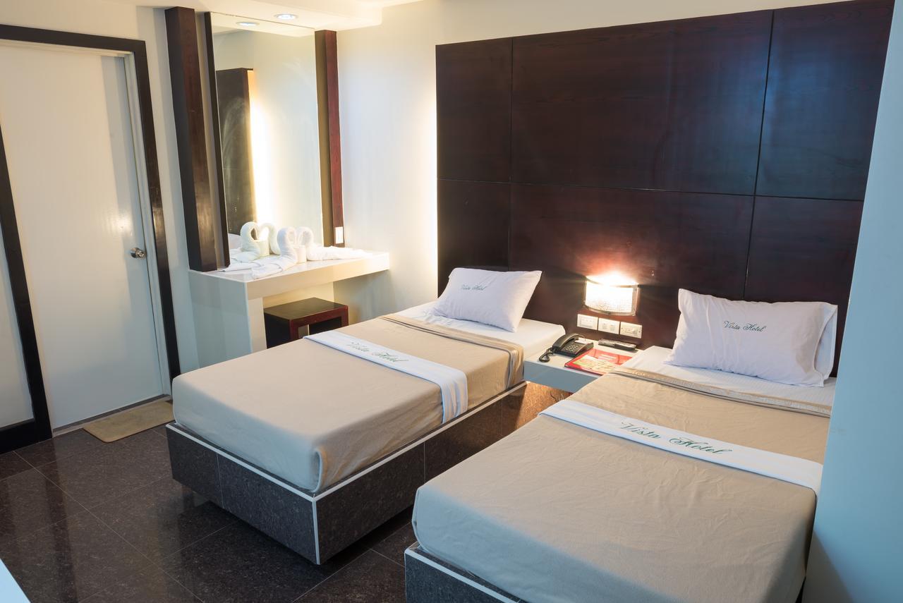Vista Hotel Cubao Quezon City Bagian luar foto