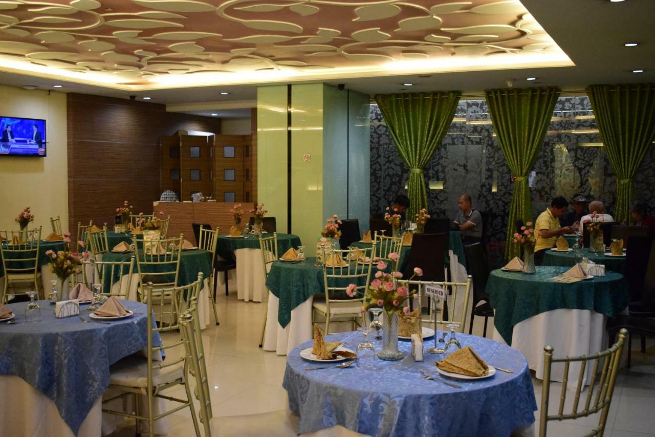 Vista Hotel Cubao Quezon City Bagian luar foto