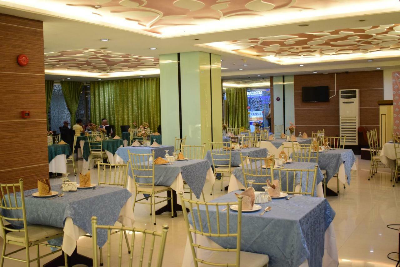 Vista Hotel Cubao Quezon City Bagian luar foto