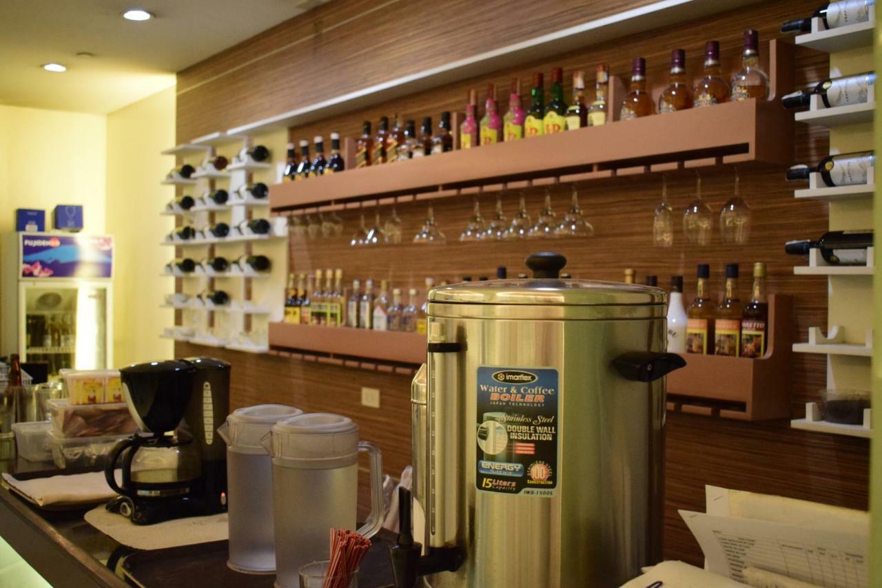 Vista Hotel Cubao Quezon City Bagian luar foto